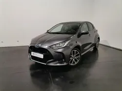 Cinza (pintura metalizada) Usado 2024 Toyota Yaris Luxury Sedan | € 27.750 (Preço elevado)