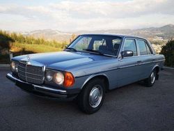 Cinzento Usado 1982 Mercedes W115 | € 15.250