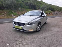 Cinzento Usado 2016 Volvo V40 | € 12.800 (Preço justo)