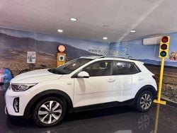 Branco Usado 2023 Kia Stonic SUV | € 15.500 (Preço justo)