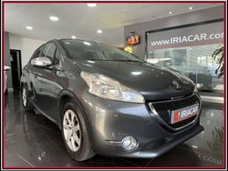 Cinza Usado 2015 Peugeot 208 Style Citadino | € 8.900 (Preço justo)