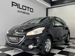 Preto Usado 2015 Peugeot 208 Style Citadino | € 7.990 (Bom preço)