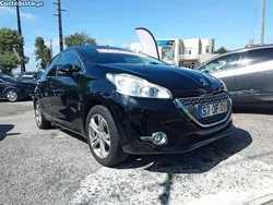 Preto Usado 2013 Peugeot 208 Active Citadino | € 7.900 (Preço justo)