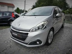 Cinzento Usado 2016 Peugeot 208 Style Citadino | € 11.490 (Preço elevado)