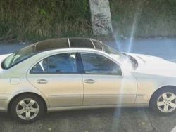 Cinzento Usado 2002 Mercedes E220 Sedan | € 10.000 (Caro)