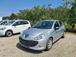 Cinza Usado 2011 Peugeot 206+ Citadino | € 6.400