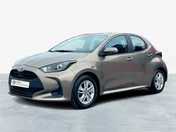 Bronze (pintura metalizada) Usado 2023 Toyota Yaris Comfort Sedan | € 19.250 (Preço justo)