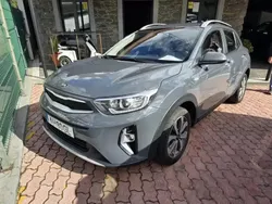 Cinza escuro Usado 2021 Kia Stonic Urban SUV | € 15.950 (Preço justo)