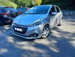 Cinza Usado 2018 Peugeot 208 Active Citadino | € 10.990 (Preço justo)