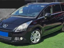 Preto Usado 2012 Peugeot 5008 Monovolume | € 10.900 (Caro)