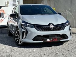 Cinza Usado 2024 Renault Clio V Evolution Citadino | € 19.750 (Preço justo)