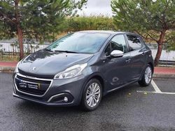 Cinzento Usado 2017 Peugeot 208 Style Citadino | € 10.480 (Preço justo)