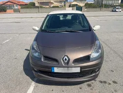 Usado 2006 Renault Clio II Sedan | € 4.900 (Caro)