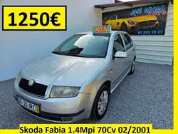 Cinzento Usado 2001 Skoda Fabia | € 1.250