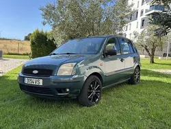 Usado 2000 Ford Fusion Sedan | € 1.550