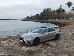 Cinza Usado 2024 Lexus ES300H Sport Line Sedan | € 58.000