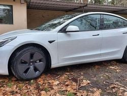 Branco Usado 2023 Tesla Model 3 Sedan | € 29.450 (Bom preço)