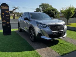 Cinzento prata metalizado Usado 2023 Peugeot 2008 Allure SUV | € 17.900 (Bom preço)