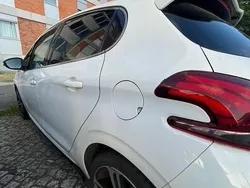 Usado 2016 Peugeot 208 GT-line Citadino | € 8.500 (Bom preço)