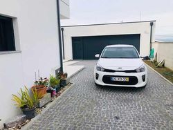 Branco Usado 2019 Kia Rio Citadino | € 11.750 (Bom preço)