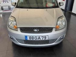 Cinzento Usado 2008 Ford Fiesta Citadino | € 5.500