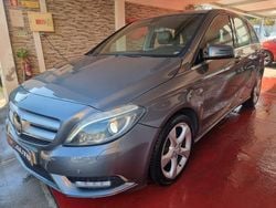 Cinza Usado 2012 Mercedes B180 Monovolume | € 9.999