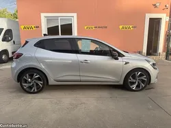 Cinza Usado 2023 Renault Clio V R.S. Sedan | € 16.990 (Bom preço)
