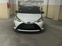 Usado 2017 Toyota Yaris Hybrid Sedan | € 14.000