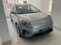 Cinzento Usado 2022 Kia e-Niro SUV | € 22.900 (Preço justo)