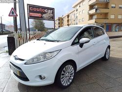 Branco Usado 2010 Ford Fiesta | € 4.265