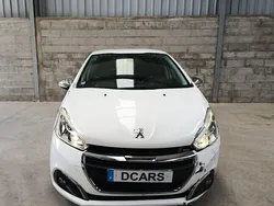 Branco Usado 2017 Peugeot 208 Style Citadino | € 5.980