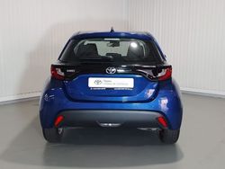 Azul (pintura metalizada) Usado 2022 Toyota Yaris Comfort Sedan | € 17.750 (Preço justo)
