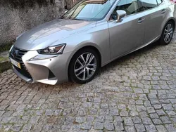 Cinzento Usado 2018 Lexus IS300h Sedan | € 27.500
