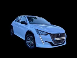 Branco Usado 2023 Peugeot e-208 Active Citadino | € 21.490 (Preço justo)