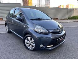 Cinza Usado 2014 Toyota Aygo Citadino | € 7.000 (Preço justo)