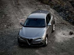 Cinzento (metalizado) Usado 2018 Alfa Romeo Stelvio Super SUV | € 24.750