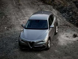 Cinzento (metalizado) Usado 2018 Alfa Romeo Stelvio Super SUV | € 29.900 (Caro)