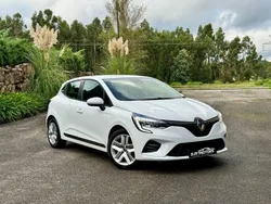 Branco (metalizado) Usado 2020 Renault Clio V Intens | € 13.500 (Preço justo)