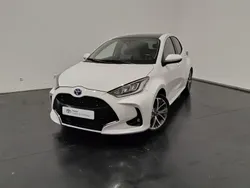 Branco (sólida) Usado 2024 Toyota Yaris Luxury Sedan | € 27.750 (Preço justo)