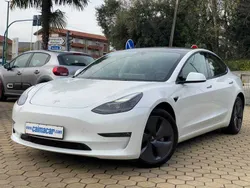Branco Usado 2021 Tesla Model 3 Sedan | € 33.900 (Preço justo)