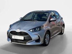 Cinza (pintura metalizada) Usado 2023 Toyota Yaris Comfort Sedan | € 17.990 (Preço justo)