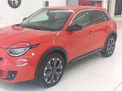 Vermelho Usado 2024 Fiat 600 Red SUV | € 26.000 (Preço justo)