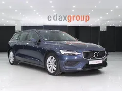 Azul Usado 2018 Volvo V60 Momentum Carrinha | € 23.490 (Preço justo)