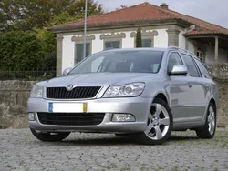 Cinzento Usado 2011 Skoda Octavia SportLine Carrinha | € 6.750 (Preço justo)