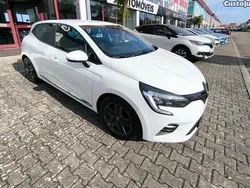 Branco Usado 2021 Renault Clio V Zen Citadino | € 14.450 (Preço justo)