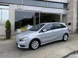 Cinzento cinzento, preto Usado 2012 Mercedes B180 Monovolume | € 13.900 (Preço justo)