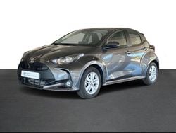 Cinza (pintura metalizada) Usado 2024 Toyota Yaris Comfort | € 24.750 (Preço justo)