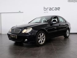 Azul Usado 2005 Mercedes C200 Classic Sedan | € 8.500