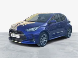 Azul (pintura metalizada) Usado 2024 Toyota Yaris Luxury | € 28.250 (Preço justo)