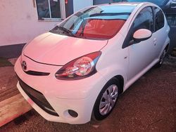 Branco Usado 2013 Toyota Aygo Citadino | € 7.990